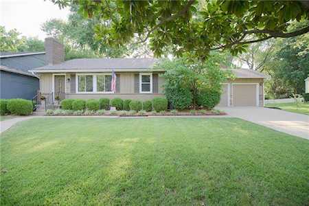 4948 Neosho Ln Roeland Park, KS 66205
