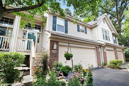 124 Meredith Ln Streamwood, IL 60107