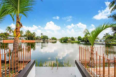 6401 SW 62nd Ter South Miami, FL 33143