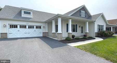 3766 Farmstead Dr Fayetteville, PA 17222
