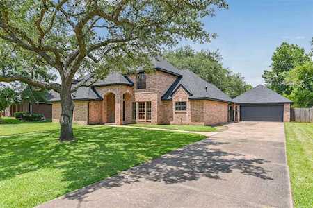1011 Glenshannon Ave Friendswood, TX 77546