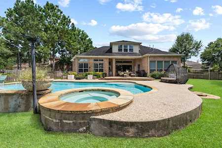 11 Lovenote Ct The Woodlands, TX 77382