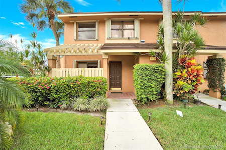 3647 N Carambola Cir N #2863 Coconut Creek, FL 33066