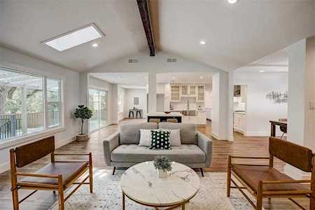 8711 Crest Ridge CIR Austin, TX 78750