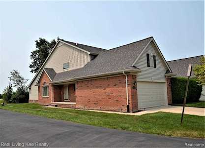 3802 Knightbridge Cir Sterling Heights, MI 48314