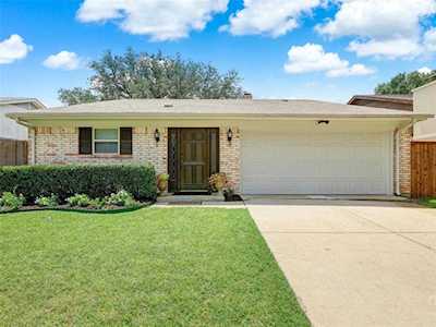 2208 Benbrook Drive Carrollton, TX 75007