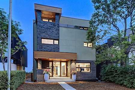 2203 30 Ave SW Calgary, AB T2T 1R8