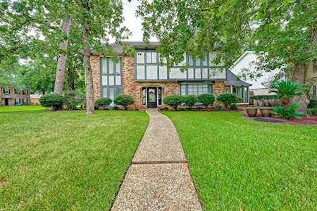 12603 Misty Valley Dr Houston, TX 77066