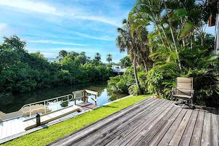 1650 Pine Tree Ln #103 Sarasota, FL 34236