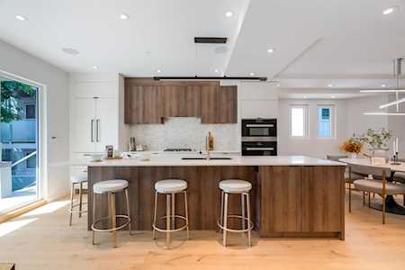 2142 W 1st Avenue Vancouver, BC V6K 1E8