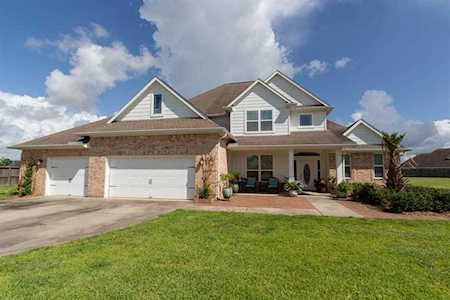 10011 Fan Palm Dr Mont Belvieu, TX 77523