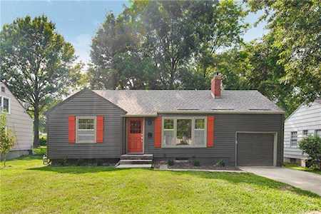 7616 Juniper Dr Prairie Village, KS 66208