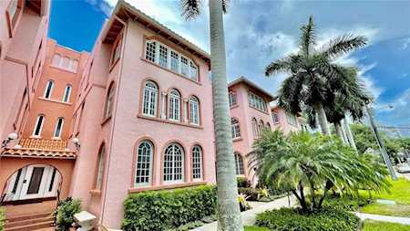 1221 N Palm Ave #305 Sarasota, FL 34236