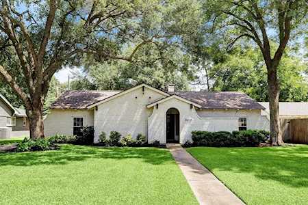11418 Valley Stream Dr Houston, TX 77043