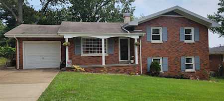2221 Swinging Way Drive Evansville, IN 47711