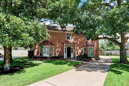 1404 Beutel Dr Spring Valley Village, TX 77055