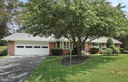 7105 Panorama Dr Rockville, MD 20855