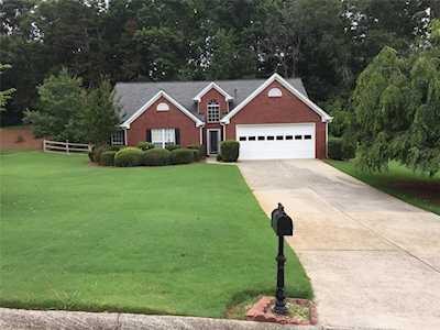 6895 Valley Forest Dr Cumming, GA 30041