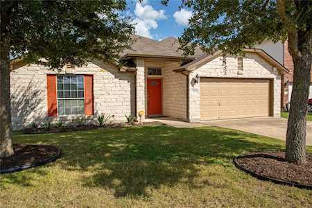124 Desert Springs CV Buda, TX 78610