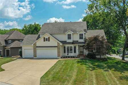 2213 NW Wellington Ct Lees Summit, MO 64081