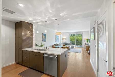 1705 Ocean #212 Santa Monica, CA 90401