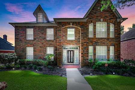 16819 Rustic Colony Dr Sugar Land, TX 77479