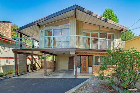7231 Curtis Street Burnaby, BC V5A 1K1