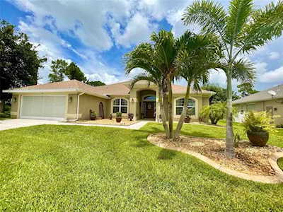 65 Pine Valley Ln Rotonda West, FL 33947
