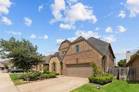 2021 Arrowood Glen Dr Houston, TX 77077