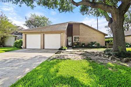420 Westminster Dr League City, TX 77573