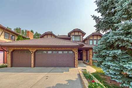 24 Edgepark Ct NW Calgary, AB T3A 4E6