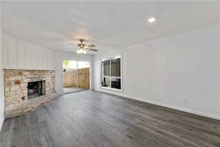 6915 Old Post LOOP Austin, TX 78744