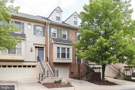 1074 Grand Oak Way Rockville, MD 20852