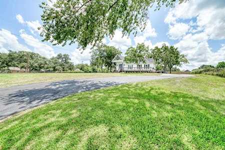 1025 S Tesch St Bellville, TX 77418