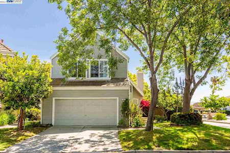 582 Glenmoor Cir Milpitas, CA 95035