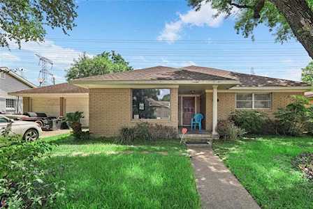 10513 Greenwillow St Houston, TX 77035