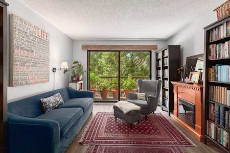 1515 E 5th Avenue #201 Vancouver, BC V5N 1L6