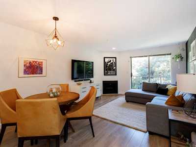 1820 W 3rd Avenue #317 Vancouver, BC V6J 1K8