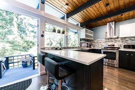 445 Montroyal Boulevard North Vancouver, BC V7N 3E2