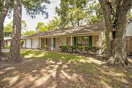 7202 Pine Grove Dr Houston, TX 77092