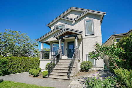 2908 E 15th Avenue Vancouver, BC V5M 2K6