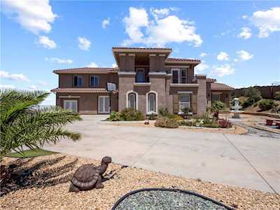 515 W Lakeview Dr Palmdale, CA 93551