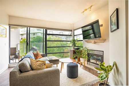 2228 Marstrand Avenue #404 Vancouver, BC V6K 4T1
