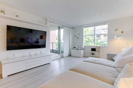 503 W 16th Avenue #409 Vancouver, BC V5Z 4N3
