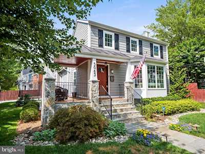 5063 27th St N Arlington, VA 22207