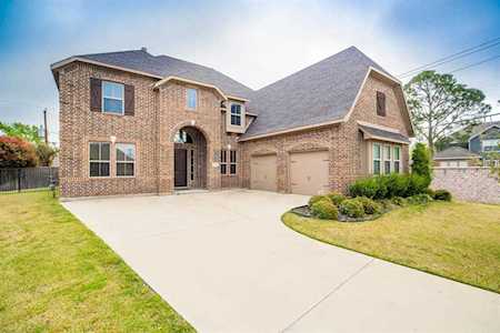 5201 Runnymede Court Arlington, TX 76016