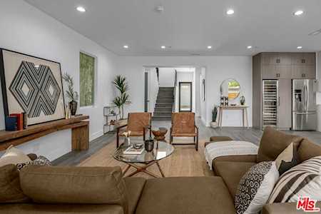 542 N Commonwealth Ave Los Angeles, CA 90004