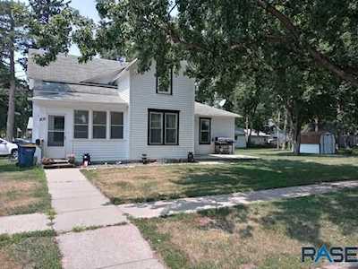 805 N Washington Ave Dell Rapids, SD 57022