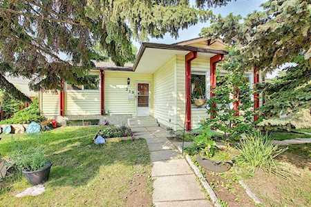 319 Pinegreen Close NE Calgary, AB T1Y 1W4