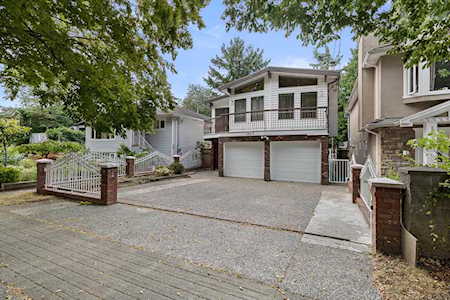 5863 Joyce Street Vancouver, BC V5R 4H9